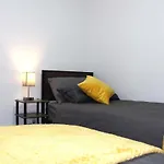2 Min Walk Etihad Stadium & Coop Arena - 3Br, Free Parking