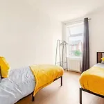 2 Min Walk Etihad Stadium & Coop Arena - 3Br, Free Parking