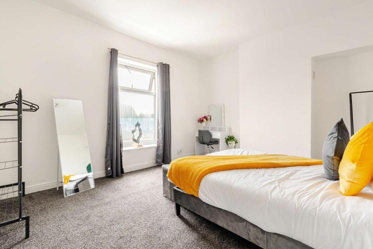 Apartment 2 Min Walk Etihad Stadium & Coop Arena - 3br, Free Parking Manchester
