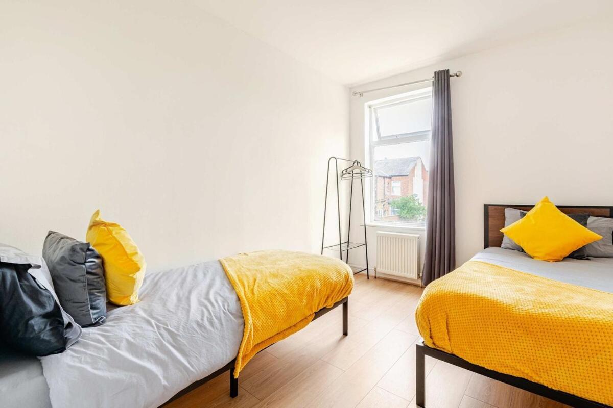 2 Min Walk Etihad Stadium & Coop Arena - 3br, Free Parking *