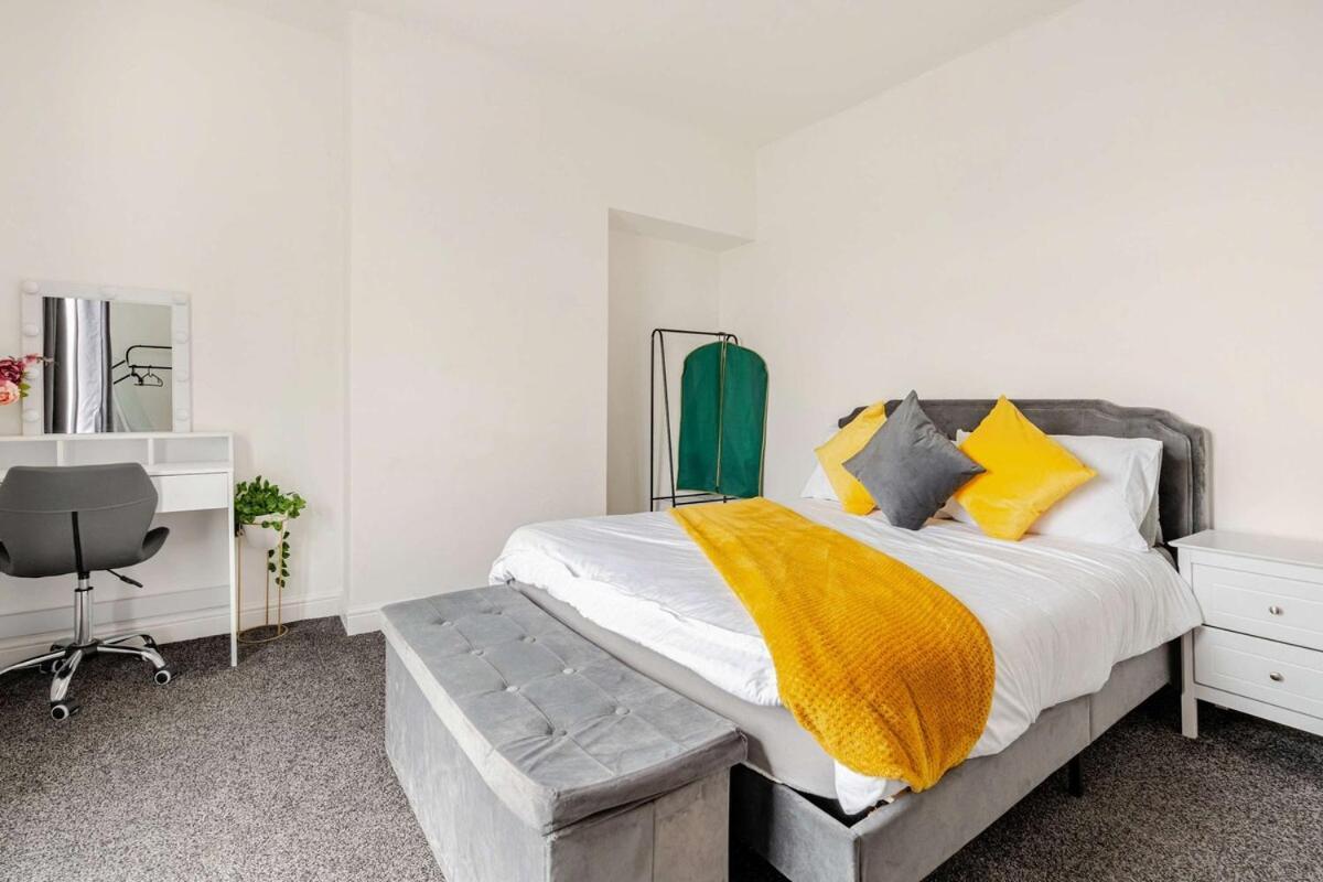 Apartment 2 Min Walk Etihad Stadium & Coop Arena - 3br, Free Parking *