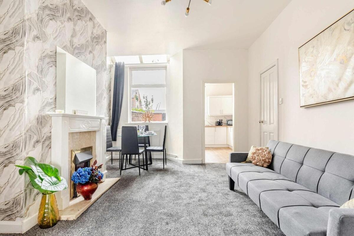 Apartment 2 Min Walk Etihad Stadium & Coop Arena - 3br, Free Parking